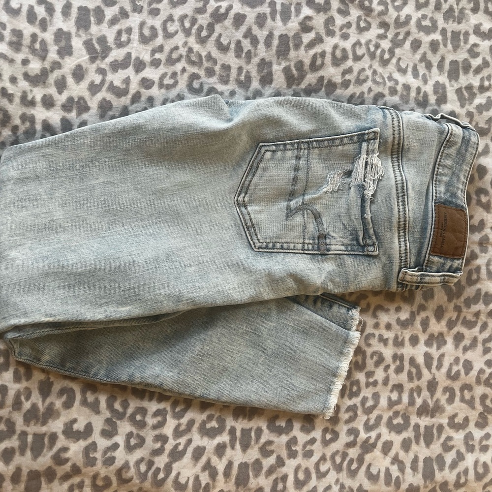 American Eagle Outfitters Light Blue Cropped Jeans